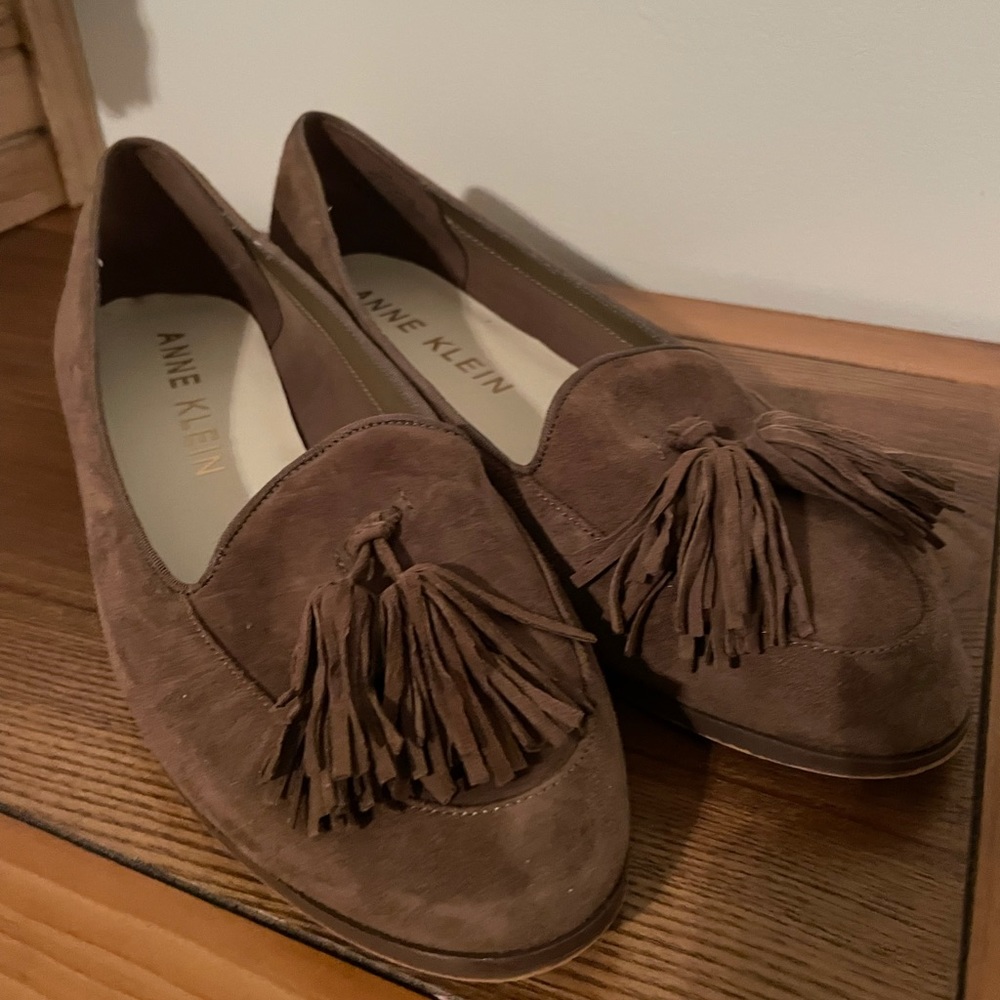 Anne Klein Women’s Suede Loafers with Tassels Size 11